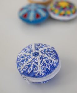 Peňaženka s mandalou – modrá s bielou kresbou (6 cm)